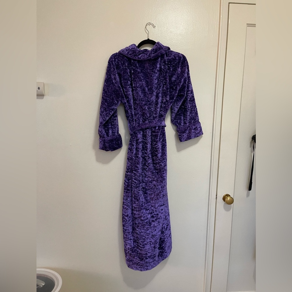 Delicates Purple Robe - Picture 2 of 5